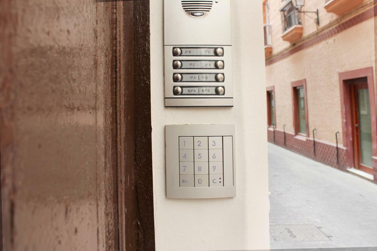 Plaza De Espana Building * Cadis